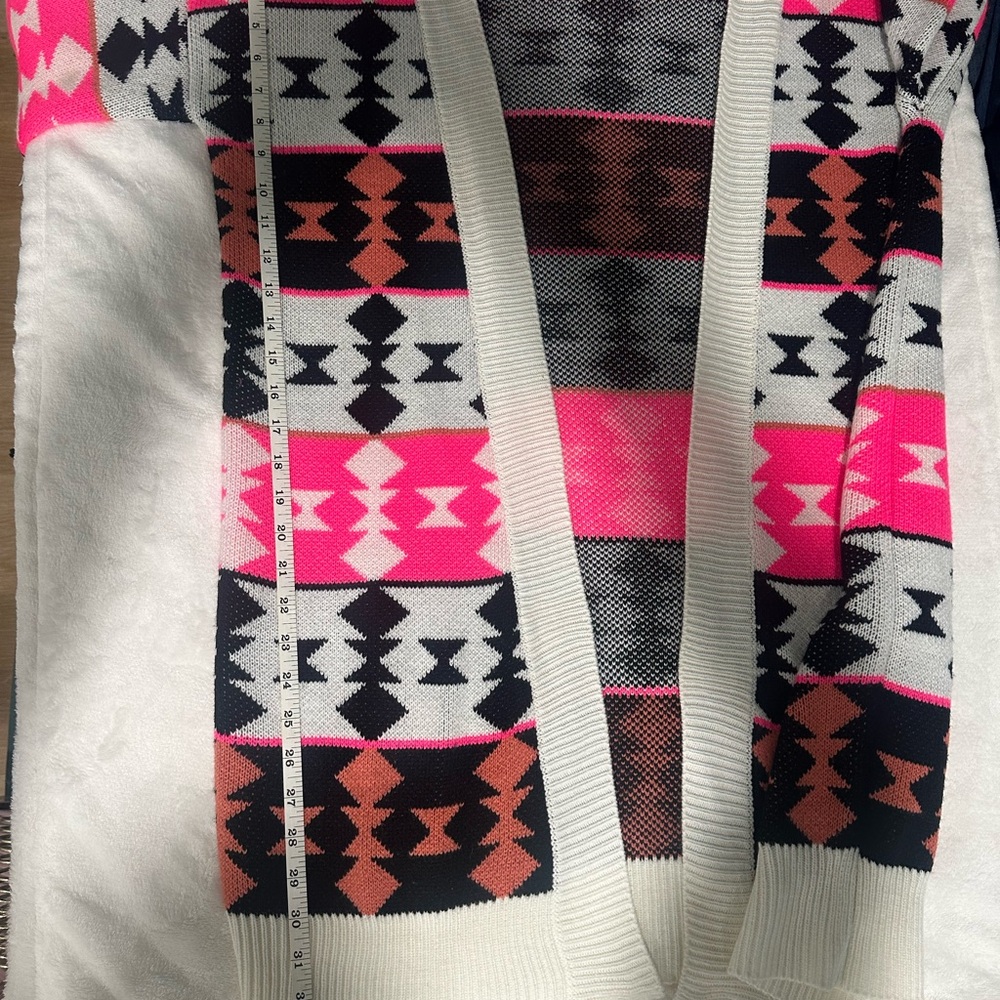 NWOT Aztec Patterned Pink and Black Women's Sweater - Picture 4 of 5
